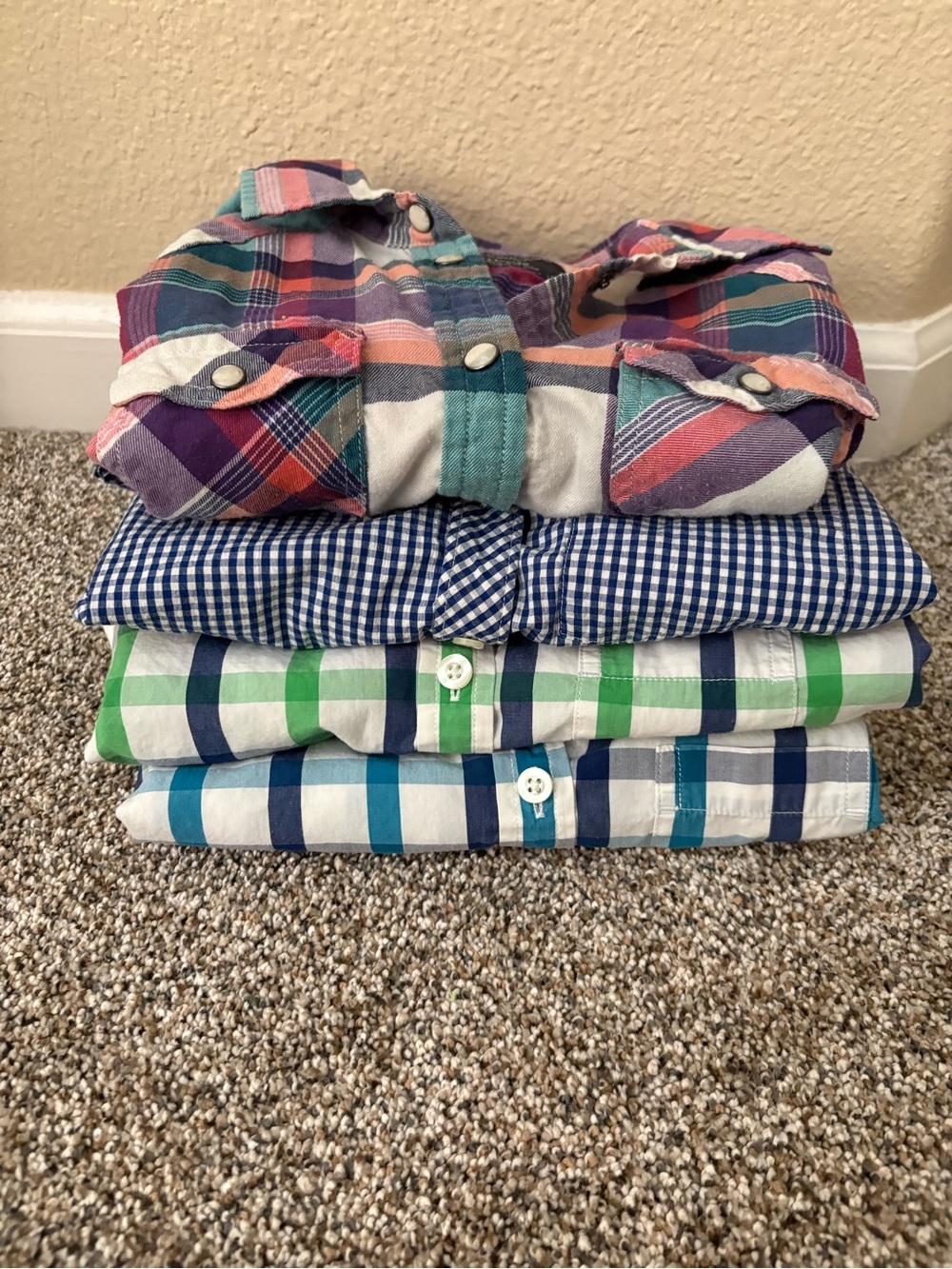 American Eagle Outfitters Multicolor Plaid Button-Down Shirt